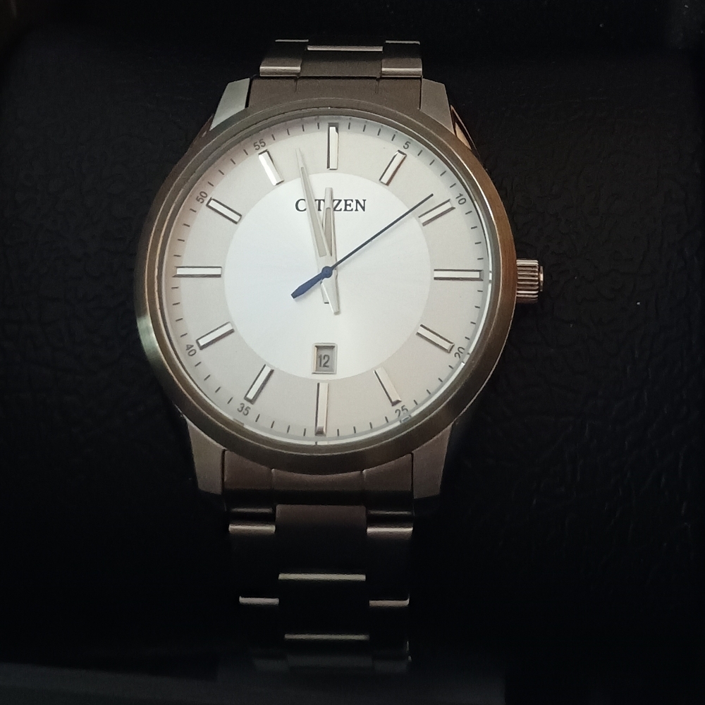 Citizen White Box with Silver Logo